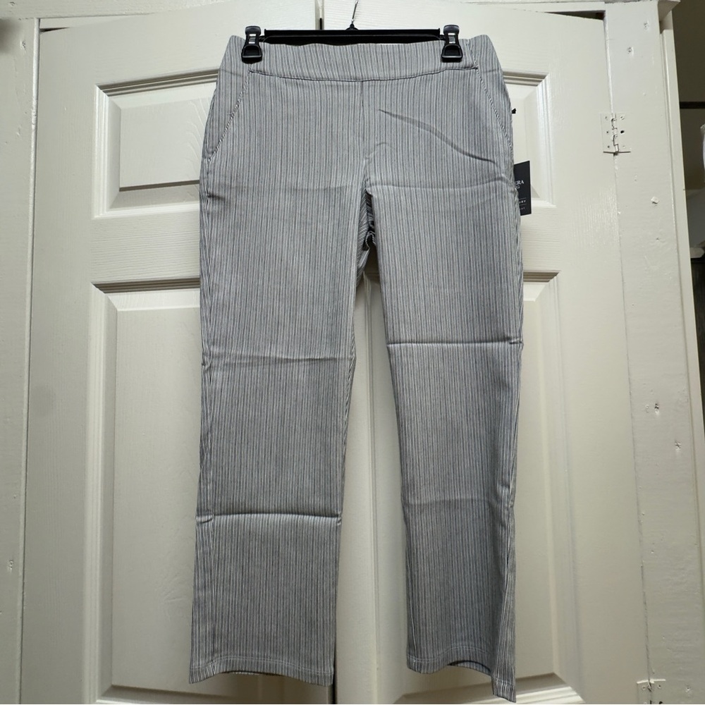 Simply Vera Vera Wang Gray and White Striped Capri Pants - NWT
